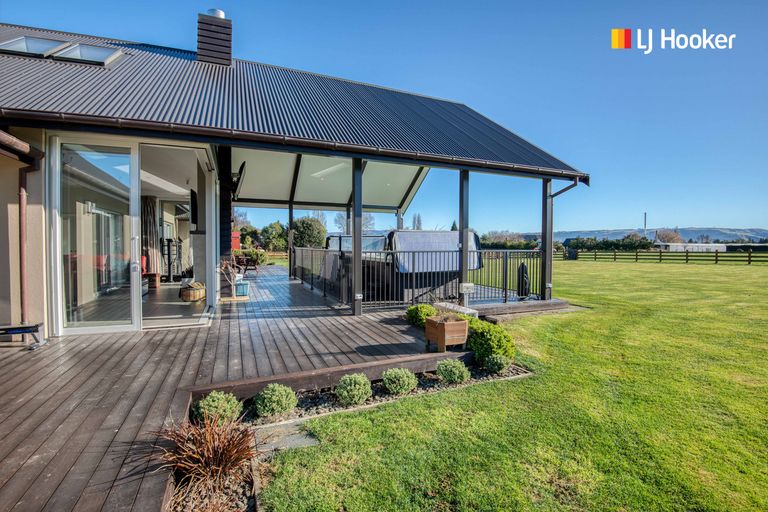 Photo of property in 100 Wingatui Road, Mosgiel, 9024