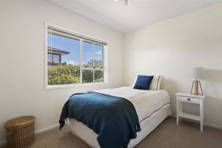 Photo of property in 3 Delisle Place, Windsor Park, Auckland, 0632