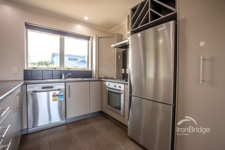 Photo of property in 31 Mcewen Crescent, Riverstone Terraces, Upper Hutt, 5018