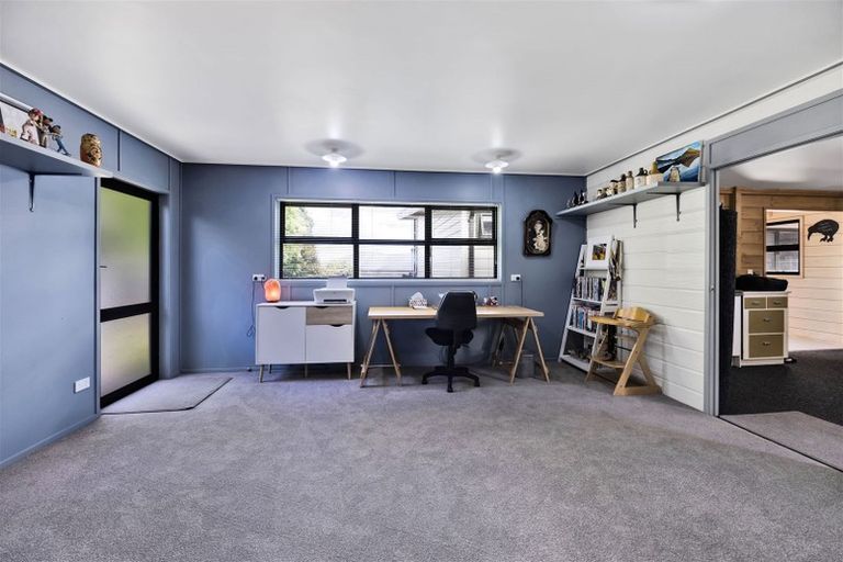 Photo of property in 11 Highfield Place, Highlands Park, New Plymouth, 4312