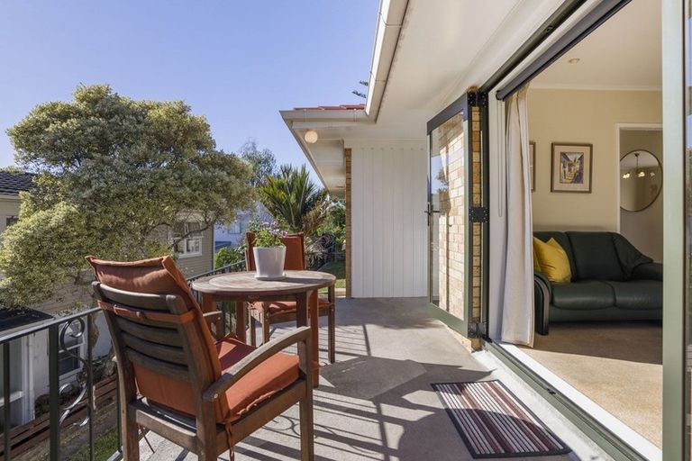 Photo of property in 6 Regal Place, Forrest Hill, Auckland, 0620