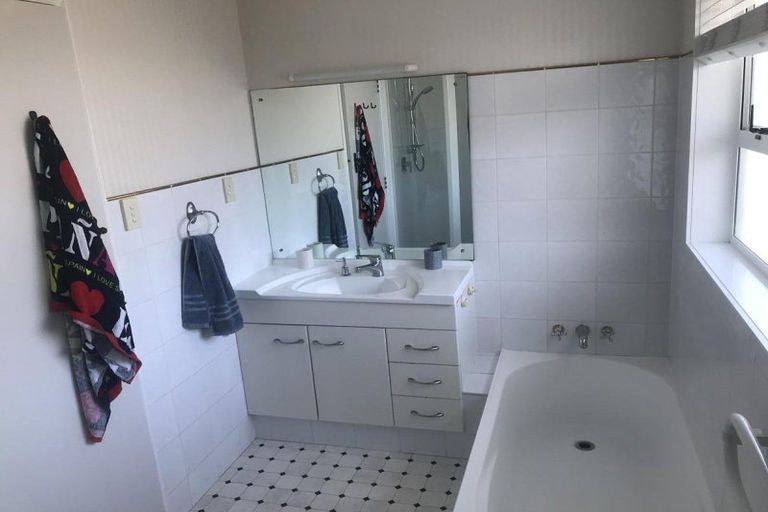 Photo of property in 2/6 Hobson Street, New Plymouth, 4312