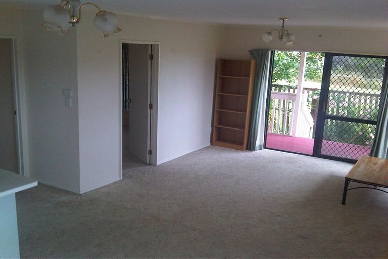 Photo of property in 2/62 Tonar Street, Northcote, Auckland, 0627