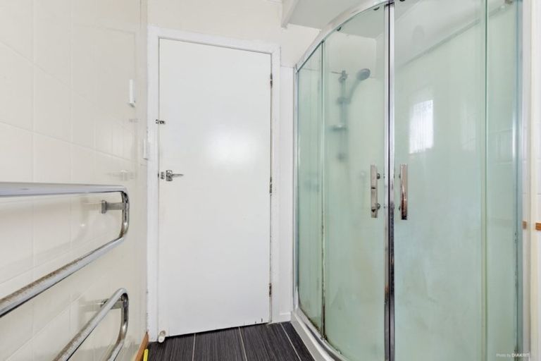 Photo of property in 605 Glenfield Road, Totara Vale, Auckland, 0629