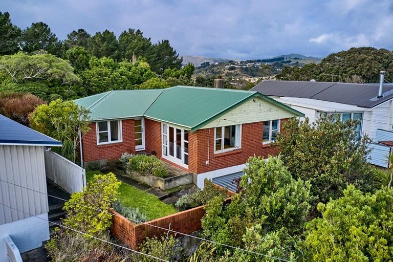 Photo of property in 5 Tirowhanga Road, Paremata, Porirua, 5024