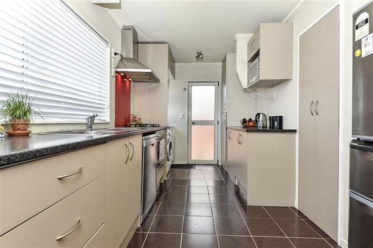 Photo of property in 2/10 Rewa Street, New Lynn, Auckland, 0600