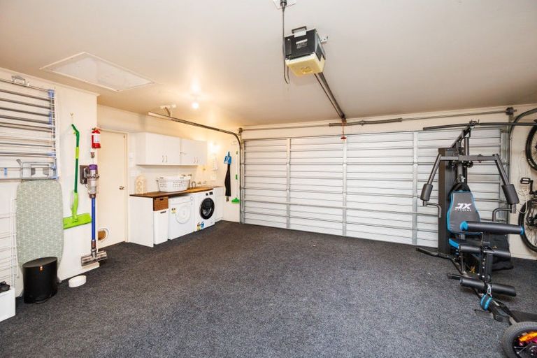 Photo of property in 17 Daniel Place, Kelvin Grove, Palmerston North, 4414
