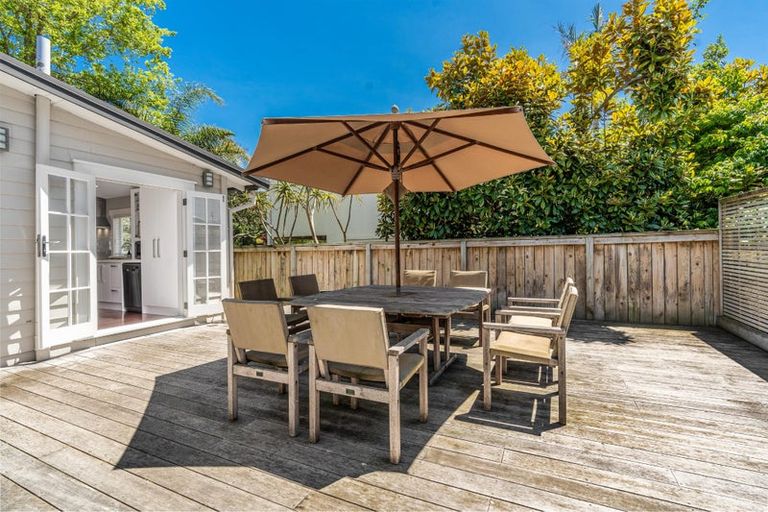 Photo of property in 1/2 Tennyson Street, Northcote Point, Auckland, 0627