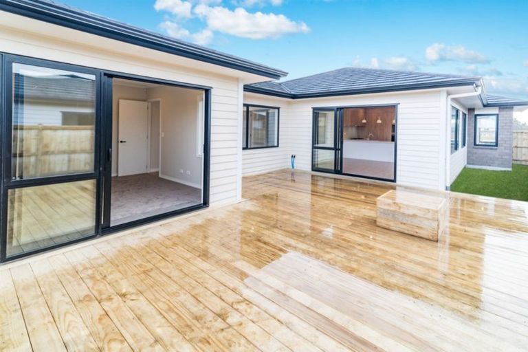 Photo of property in 16 Rauaruhe Road, Karaka, Papakura, 2113