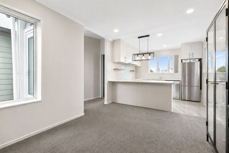 Photo of property in 19 Stitchbird Crescent, Papakura, 2110