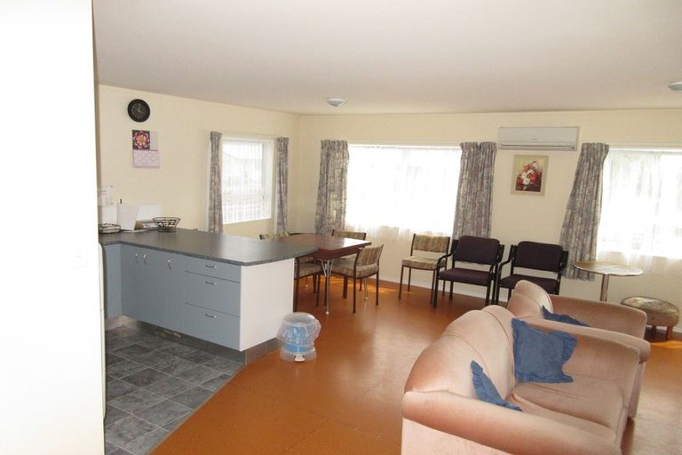 Photo of property in 72 Queens Road, Waikanae Beach, Waikanae, 5036