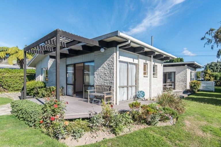 Photo of property in 211 Te Moana Road, Waikanae, 5036