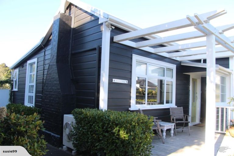 Photo of property in 12 Pendarves Street, New Plymouth, 4310