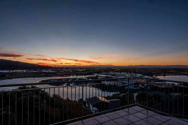 Photo of property in 76 Cannon Hill Crescent, Mount Pleasant, Christchurch, 8081