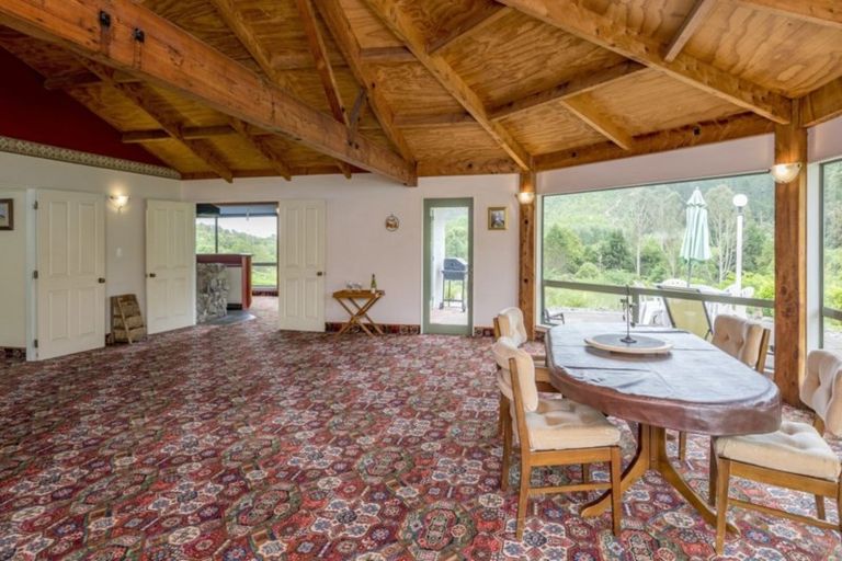 Photo of property in 14 Makahika Road, Levin, 5571