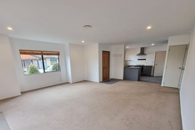 Photo of property in 3/520 Don Buck Road, Westgate, Auckland, 0614