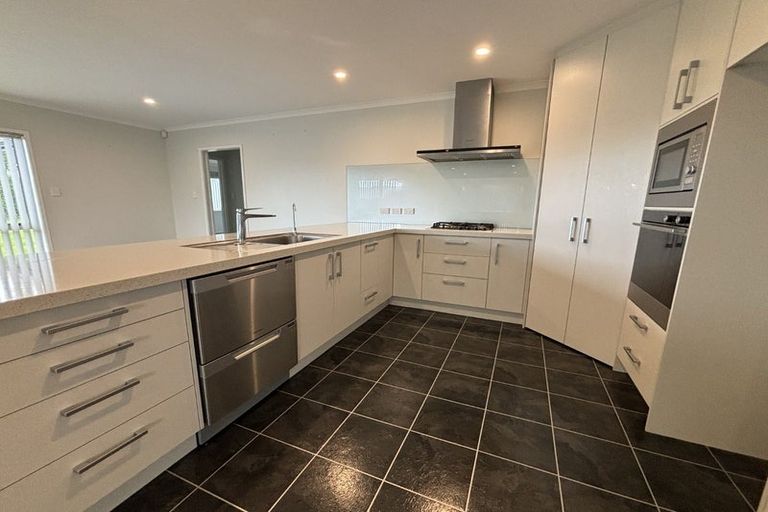 Photo of property in 74 Fernbrook Drive, Hurworth, New Plymouth, 4310