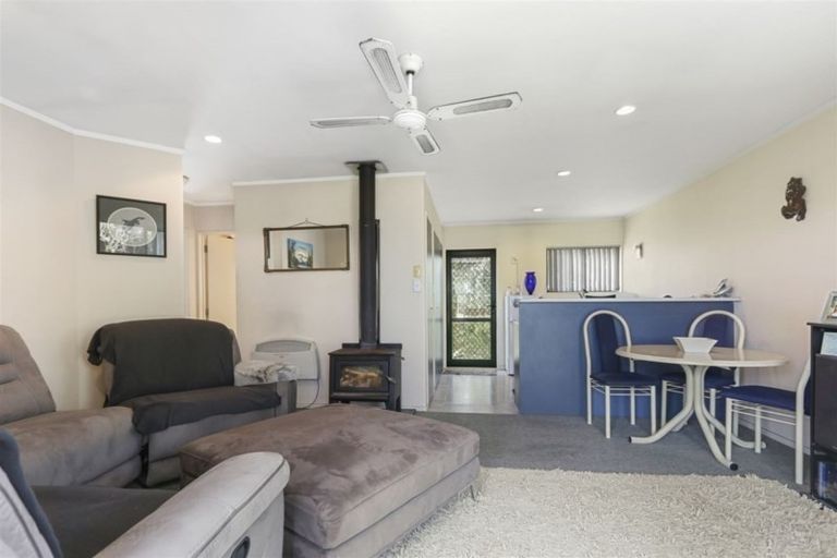 Photo of property in 256 Triangle Road, Massey, Auckland, 0614