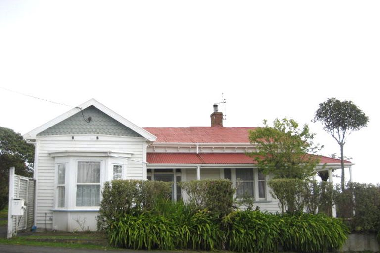 Photo of property in 77 Wallath Road, Westown, New Plymouth, 4310