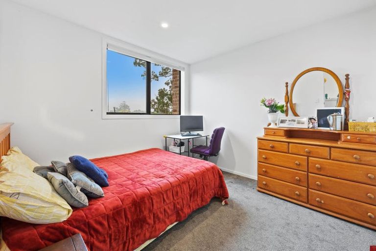 Photo of property in 6/83 Vodanovich Road, Te Atatu South, Auckland, 0610