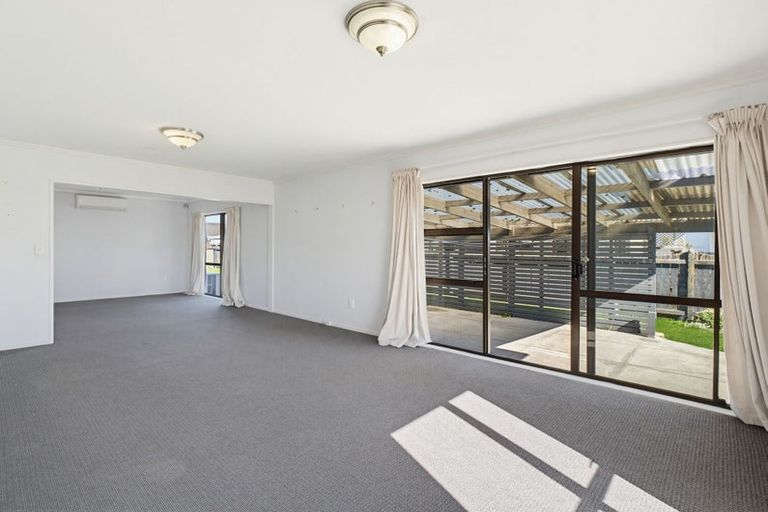 Photo of property in 22 Peter Hall Drive, Kelvin Grove, Palmerston North, 4414