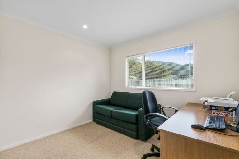 Photo of property in 11 Woodland Mews, Wainuiomata, Lower Hutt, 5014