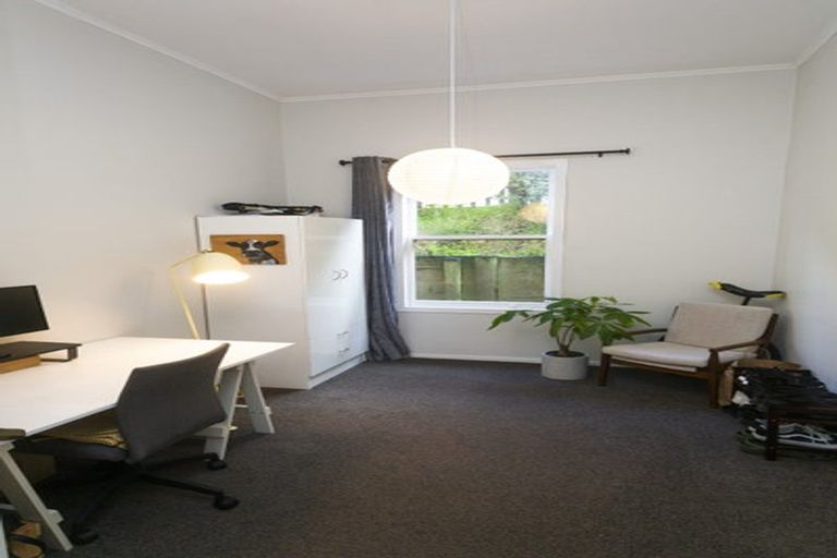 Photo of property in 39 Todman Street, Brooklyn, Wellington, 6021