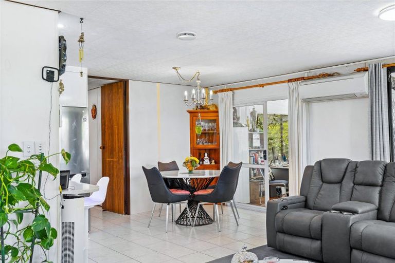 Photo of property in 15 Marinich Drive, Ranui, Auckland, 0612