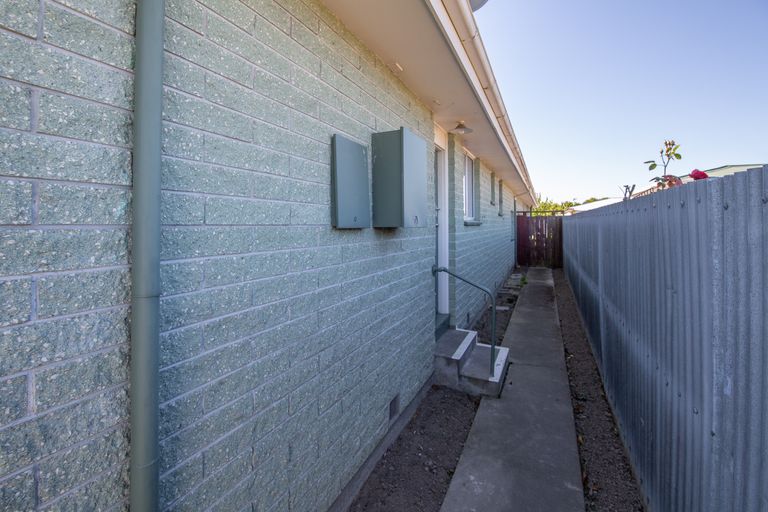 Photo of property in 2/19 Sturrocks Road, Redwood, Christchurch, 8051