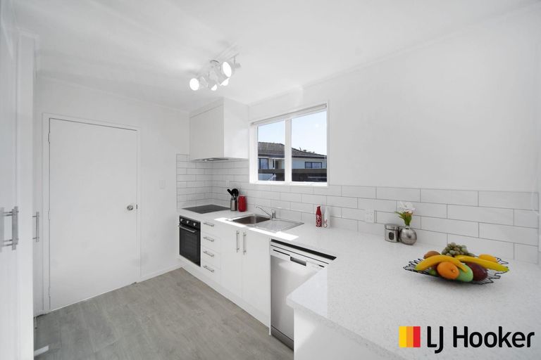 Photo of property in 3/10 Penion Drive, Flat Bush, Auckland, 2023