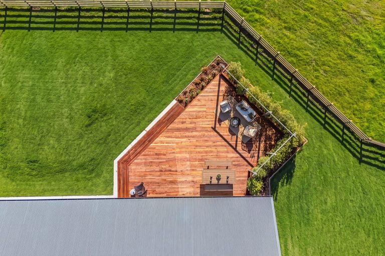 Photo of property in 405a Paekakariki Hill Road, Paekakariki Hill, Porirua, 5381