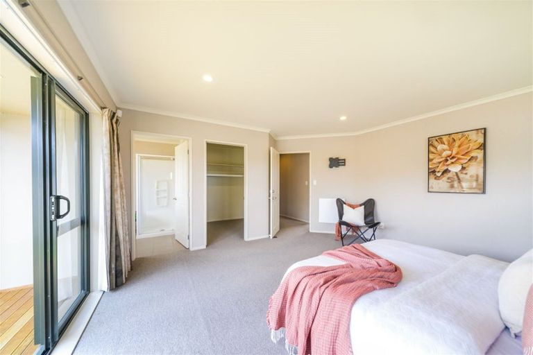 Photo of property in 2 Varsity Heights, Fitzherbert, Palmerston North, 4410