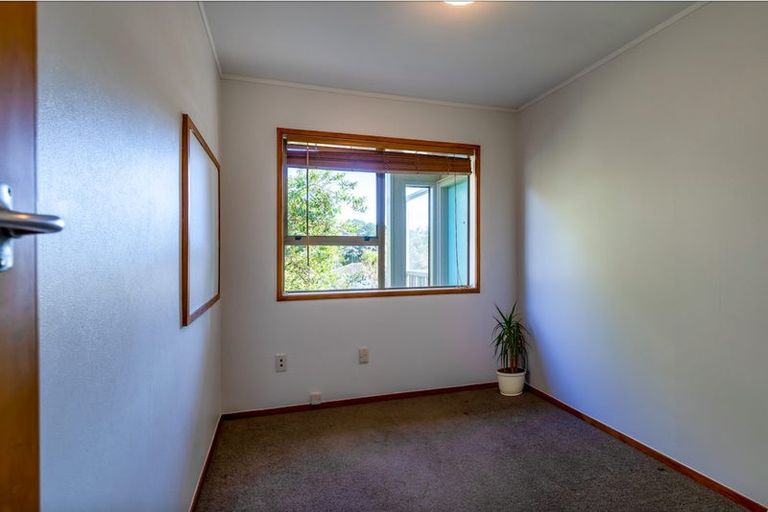 Photo of property in 9 Onedin Place, Titirangi, Auckland, 0604