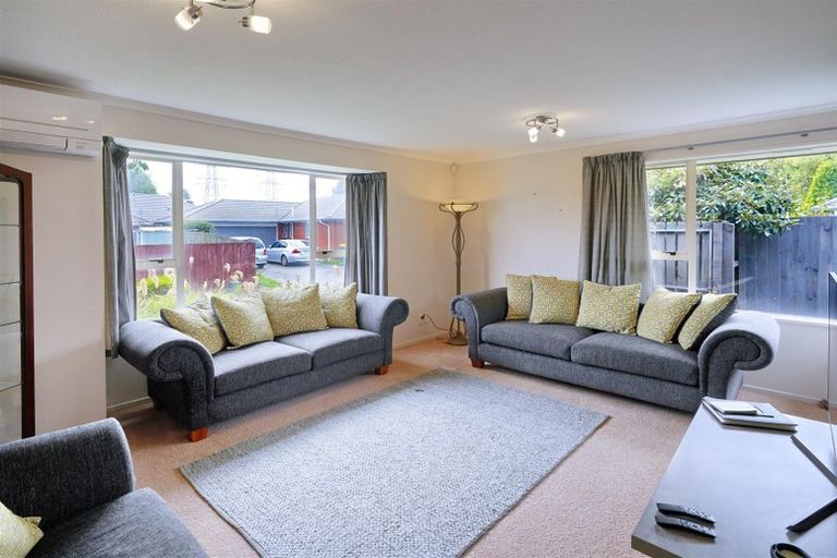 Photo of property in 1/2 Murfitt Place, Sockburn, Christchurch, 8042