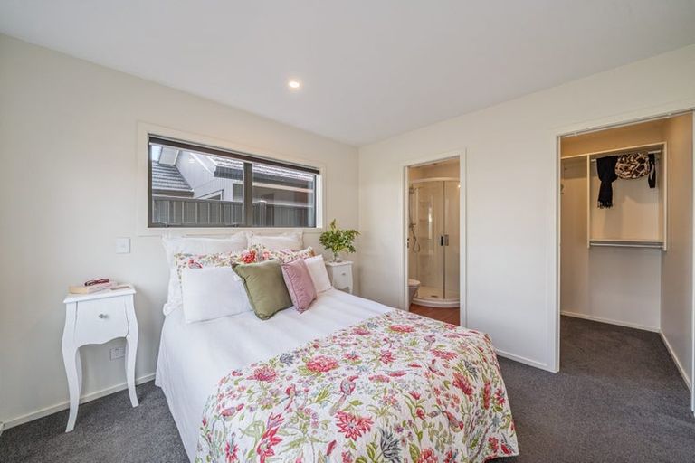 Photo of property in 7 Thornbury Lane, Timberlea, Upper Hutt, 5018