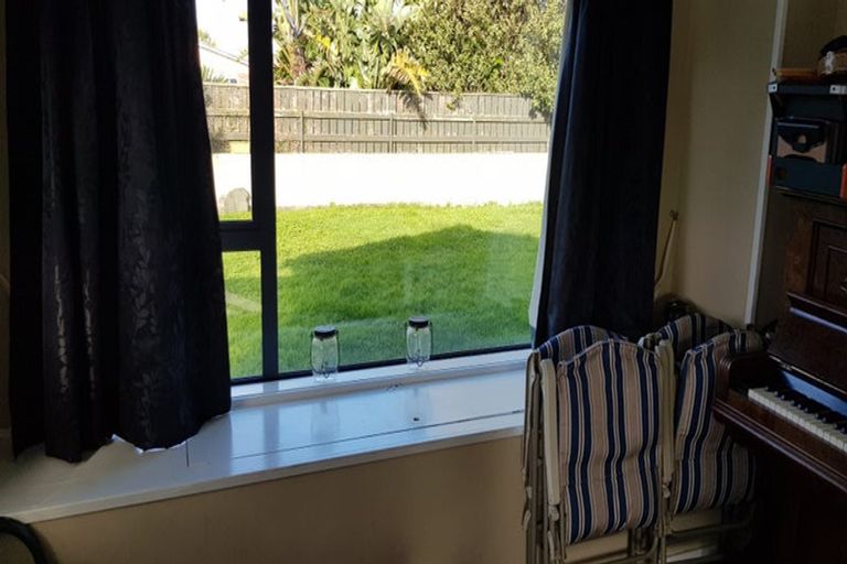 Photo of property in 8 Farnham Place, Bell Block, New Plymouth, 4312