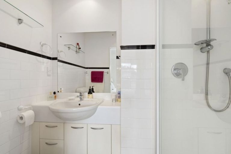 Photo of property in 7/270 Sunset Road, Windsor Park, Auckland, 0632