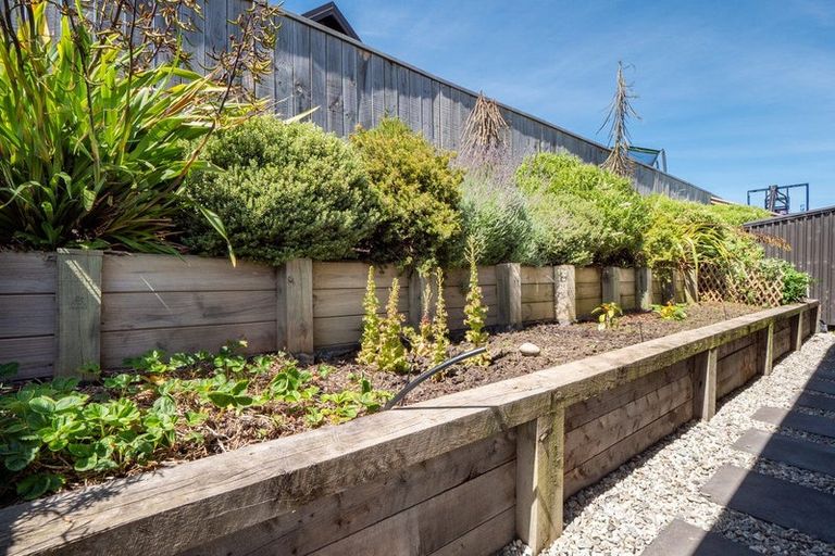 Photo of property in 17 Howden Drive, Jacks Point, 9371