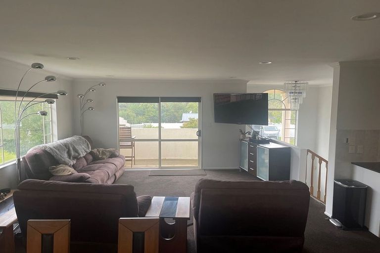 Photo of property in 4 Cinnabar Place, Westgate, Auckland, 0614