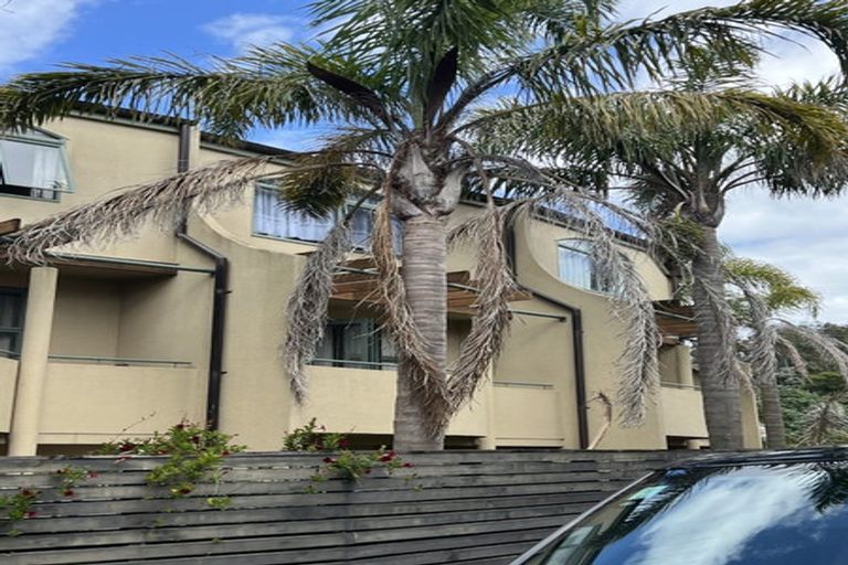 Photo of property in 8/19 Ocean View Road, Hillcrest, Auckland, 0627