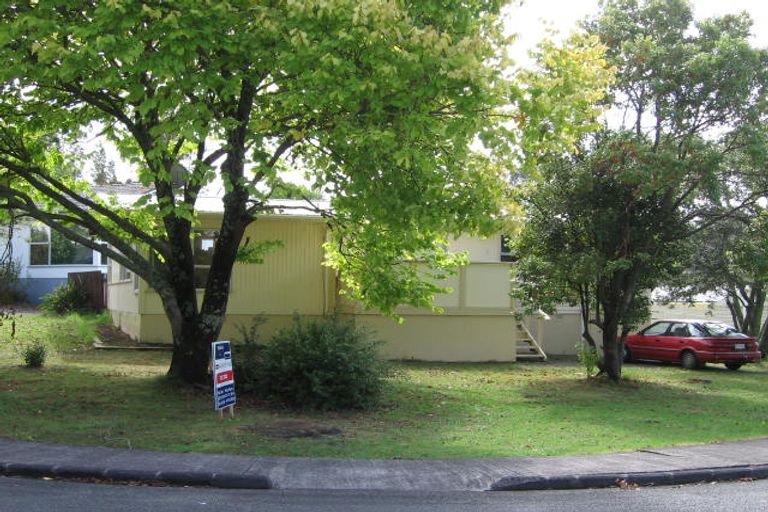 Photo of property in 54 Felgrove Street, Glendene, Auckland, 0602