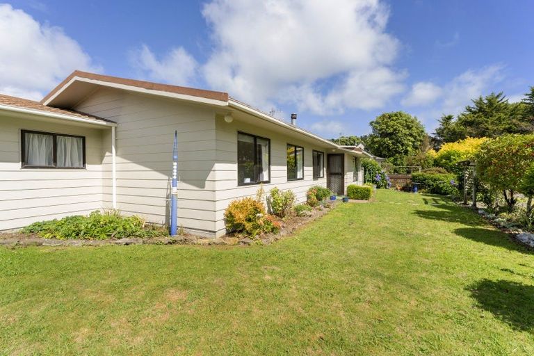 Photo of property in 40 Walton Avenue, Waikanae, 5036