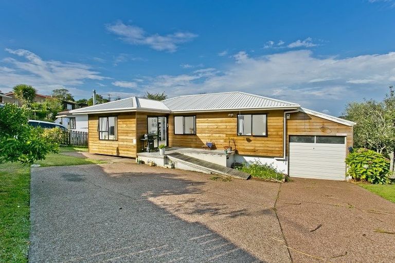 Photo of property in 2/12 Heathglen Place, Bayview, Auckland, 0629