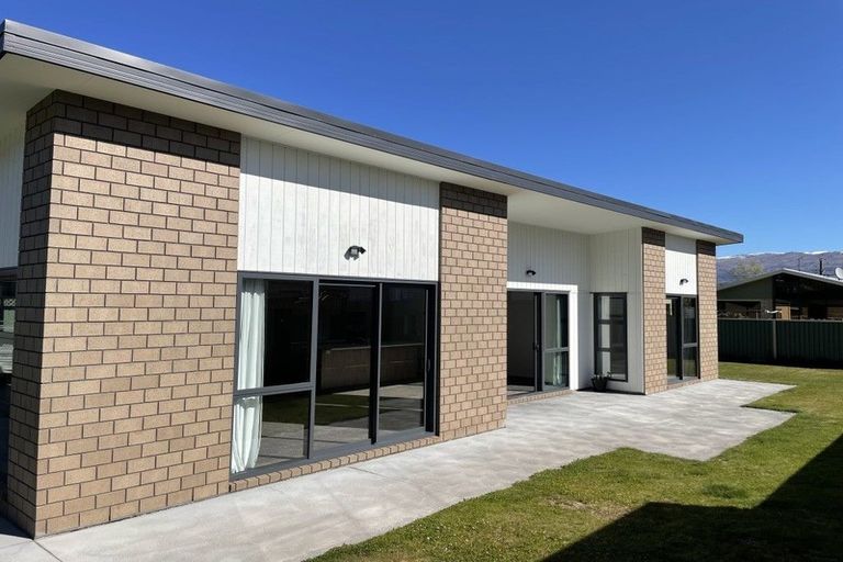 Photo of property in 53 Shields Street, Clyde, 9330