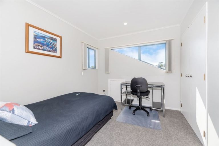 Photo of property in 3 Opal Close, Rosedale, Auckland, 0632