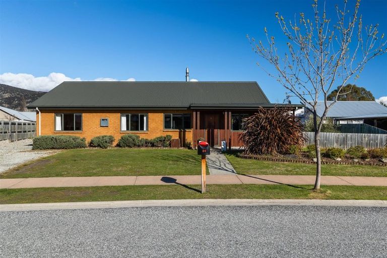 Photo of property in 24 Frye Crescent, Albert Town, Wanaka, 9305