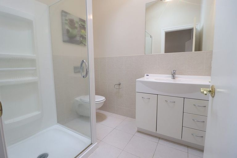 Photo of property in 104 Kitchener Road, Milford, Auckland, 0620