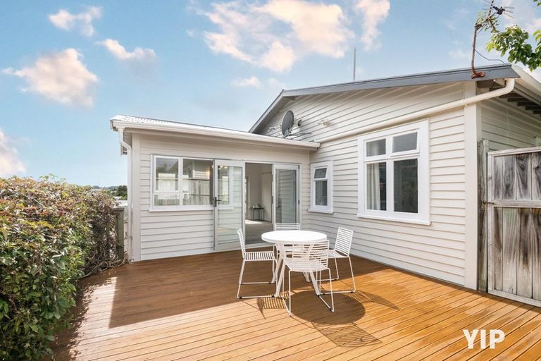 Photo of property in 21 Handyside Street, Tawa, Wellington, 5028