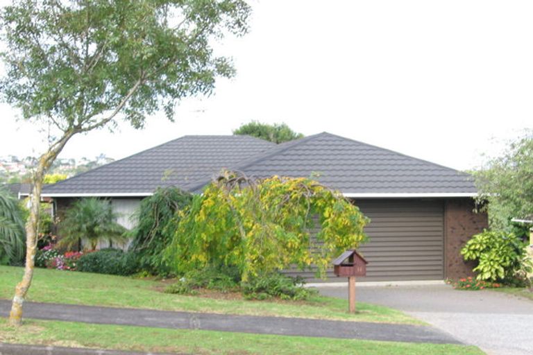 Photo of property in 11 Mark Edward Drive, Half Moon Bay, Auckland, 2012