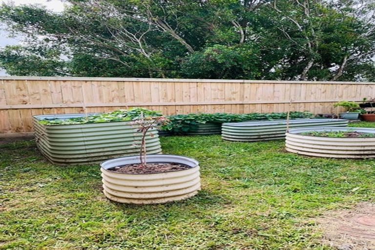 Photo of property in 2/72 Aeroview Drive, Beach Haven, Auckland, 0626